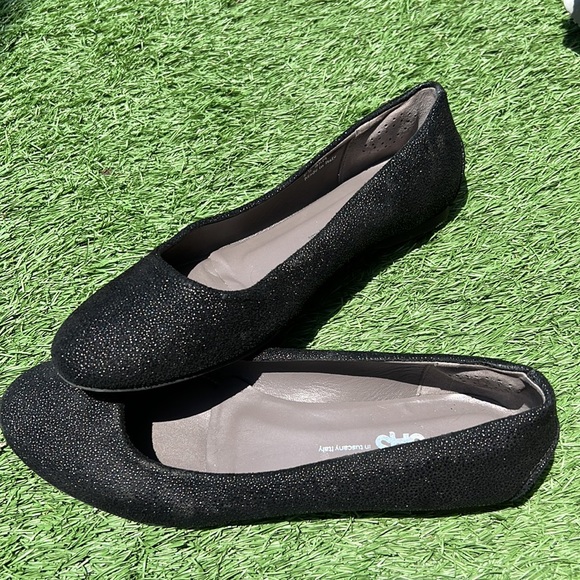 Black SAS flats. 9.5 M. Run narrow. Black shiny pebbled surface. Made in Italy. - Picture 2 of 9